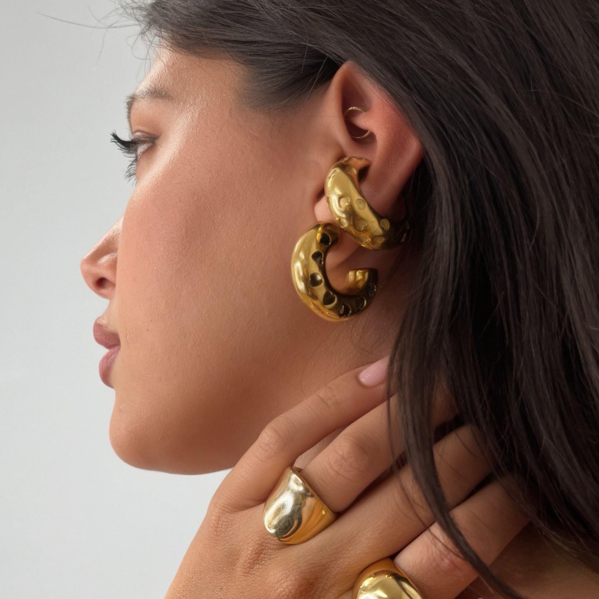 Ear Cuff Corazones Oro - Piedra de Toque